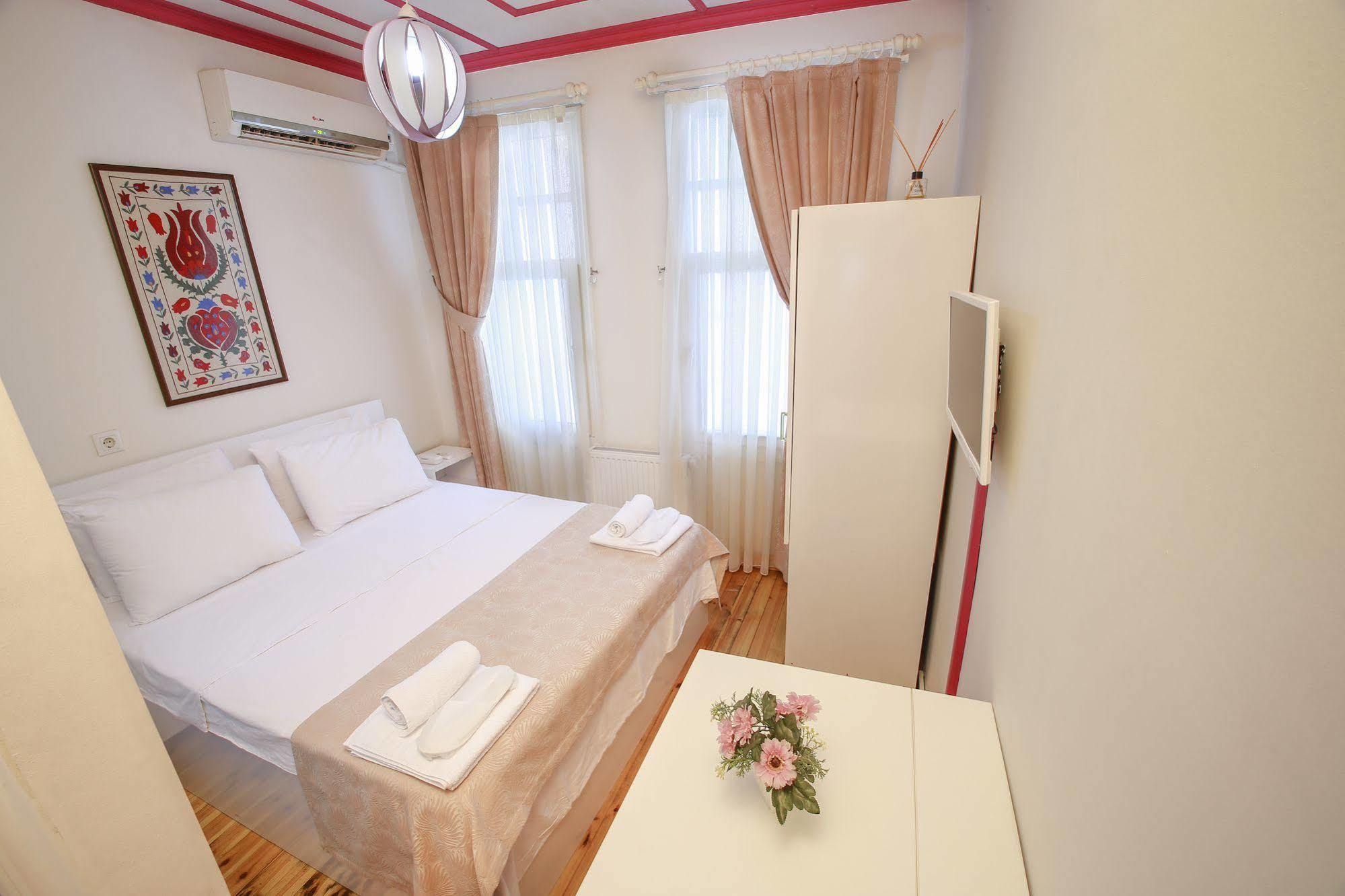 Lale Inn Ortakoey Istambul Extérieur photo
